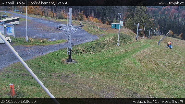 Skiareál Troják - Otočná kamera, svah A - 25.10.2025 v 13:30 Skiareál Troják - Otočná kamera, svah A - 25.10.2025 v 13:30