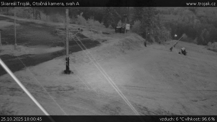 Skiareál Troják - Otočná kamera, svah A - 25.10.2025 v 18:00 Skiareál Troják - Otočná kamera, svah A - 25.10.2025 v 18:00