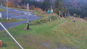 Skiareál Troják - Otočná kamera, svah A - 26.10.2025 v 07:30 Skiareál Troják - Otočná kamera, svah A - 26.10.2025 v 07:30