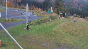 Skiareál Troják - Otočná kamera, svah A - 26.10.2025 v 08:30 Skiareál Troják - Otočná kamera, svah A - 26.10.2025 v 08:30