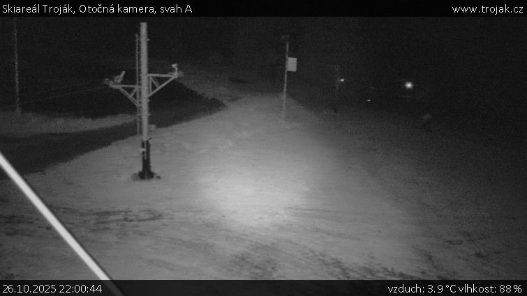 Skiareál Troják - Otočná kamera, svah A - 26.10.2025 v 22:00 Skiareál Troják - Otočná kamera, svah A - 26.10.2025 v 22:00