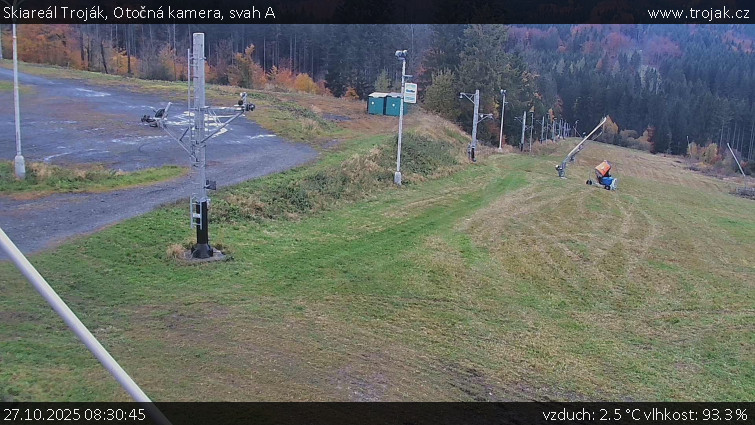 Skiareál Troják - Otočná kamera, svah A - 27.10.2025 v 08:30 Skiareál Troják - Otočná kamera, svah A - 27.10.2025 v 08:30