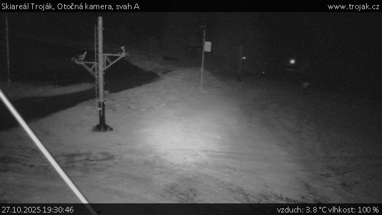 Skiareál Troják - Otočná kamera, svah A - 27.10.2025 v 19:30 Skiareál Troják - Otočná kamera, svah A - 27.10.2025 v 19:30