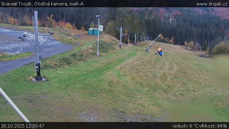 Skiareál Troják - Otočná kamera, svah A - 28.10.2025 v 12:30 Skiareál Troják - Otočná kamera, svah A - 28.10.2025 v 12:30