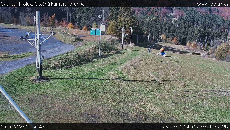 Skiareál Troják - Otočná kamera, svah A - 29.10.2025 v 11:30 Skiareál Troják - Otočná kamera, svah A - 29.10.2025 v 11:30
