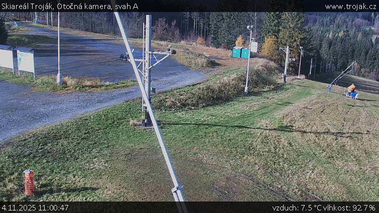 Skiareál Troják - Otočná kamera, svah A - 4.11.2025 v 11:00