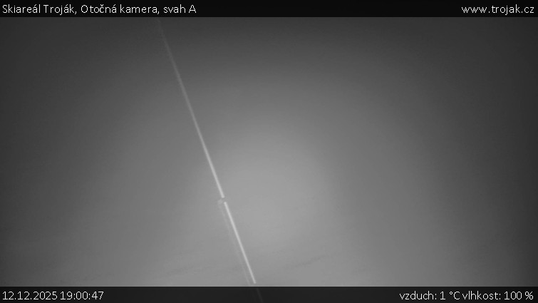 Skiareál Troják - Otočná kamera, svah A - 12.12.2025 v 19:00