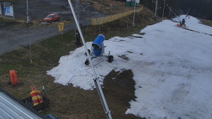 Skiareál Troják - Otočná kamera, svah A - 17.12.2025 v 12:00 Skiareál Troják - Otočná kamera, svah A - 17.12.2025 v 12:00