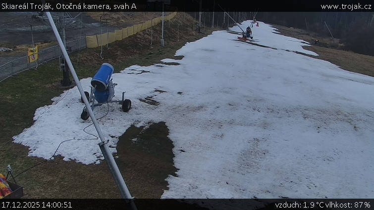 Skiareál Troják - Otočná kamera, svah A - 17.12.2025 v 14:00