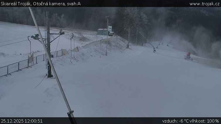 Skiareál Troják - Otočná kamera, svah A - 25.12.2025 v 12:00