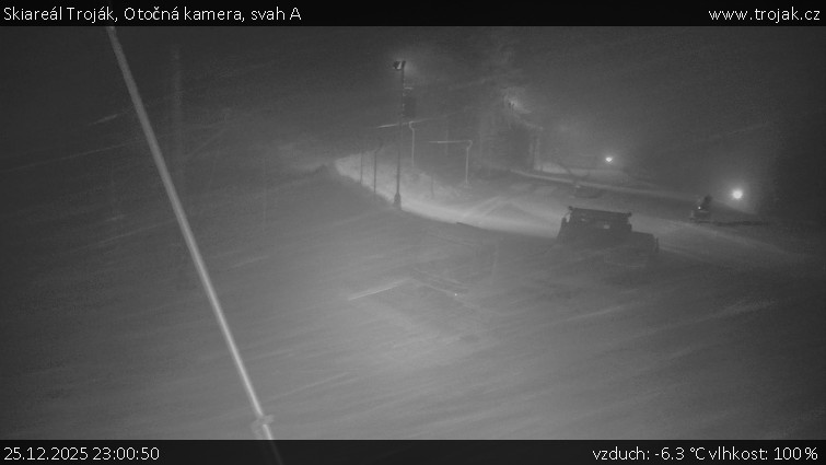 Skiareál Troják - Otočná kamera, svah A - 25.12.2025 v 23:00