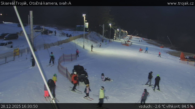 Skiareál Troják - Otočná kamera, svah A - 28.12.2025 v 16:30