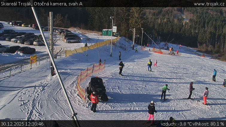 Skiareál Troják - Otočná kamera, svah A - 30.12.2025 v 12:30