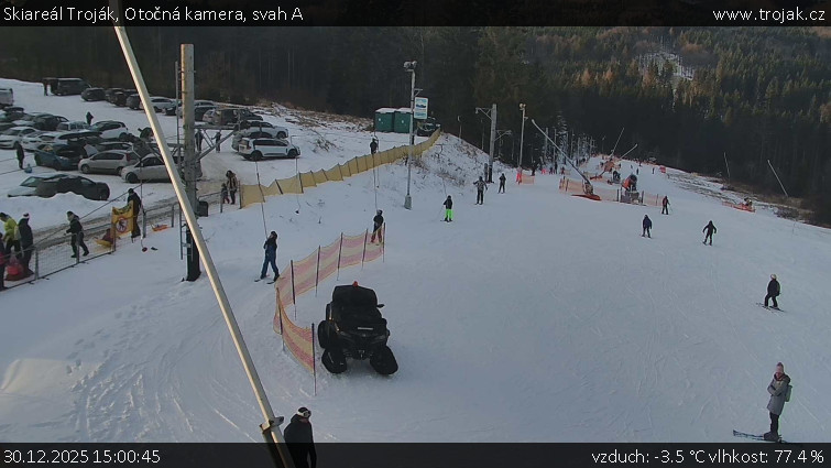 Skiareál Troják - Otočná kamera, svah A - 30.12.2025 v 15:00