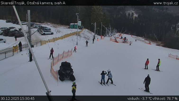 Skiareál Troják - Otočná kamera, svah A - 30.12.2025 v 15:30