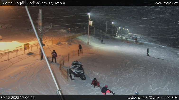 Skiareál Troják - Otočná kamera, svah A - 30.12.2025 v 17:00