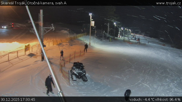 Skiareál Troják - Otočná kamera, svah A - 30.12.2025 v 17:30