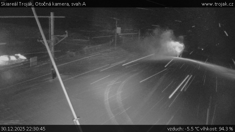 Skiareál Troják - Otočná kamera, svah A - 30.12.2025 v 22:30