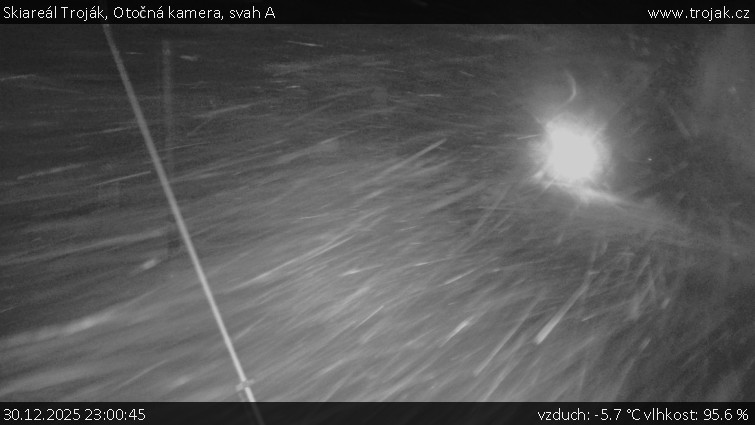 Skiareál Troják - Otočná kamera, svah A - 30.12.2025 v 23:00