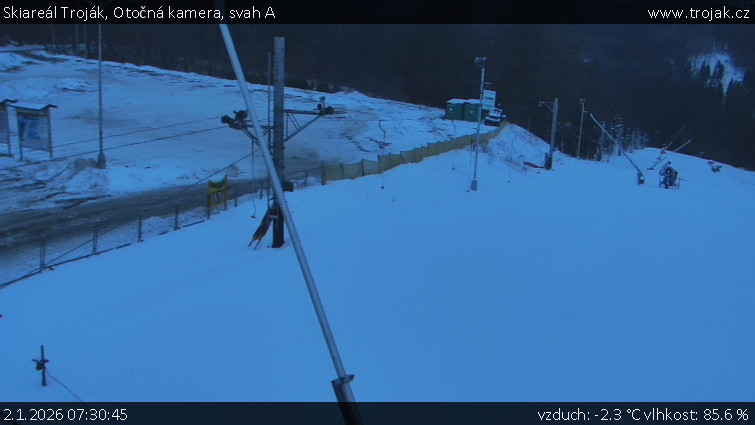 Skiareál Troják - Otočná kamera, svah A - 2.1.2026 v 07:30