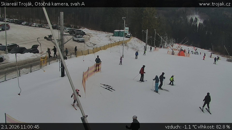 Skiareál Troják - Otočná kamera, svah A - 2.1.2026 v 11:00