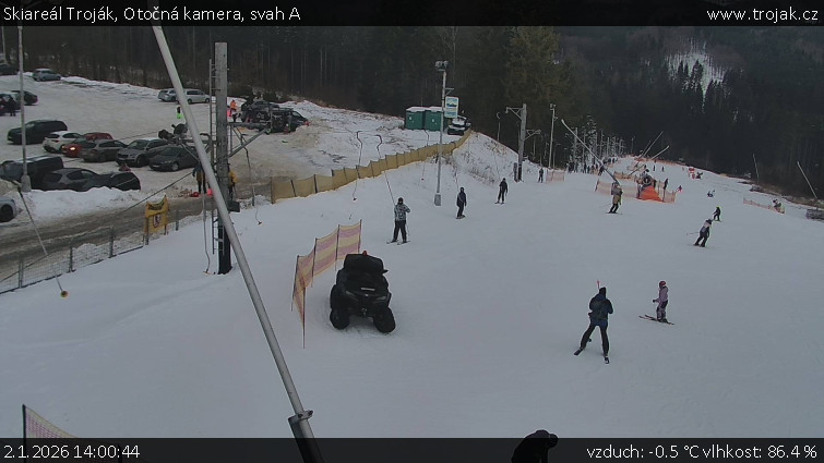 Skiareál Troják - Otočná kamera, svah A - 2.1.2026 v 14:00