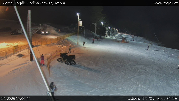 Skiareál Troják - Otočná kamera, svah A - 2.1.2026 v 17:00