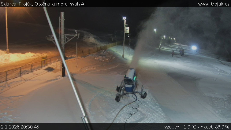 Skiareál Troják - Otočná kamera, svah A - 2.1.2026 v 20:30