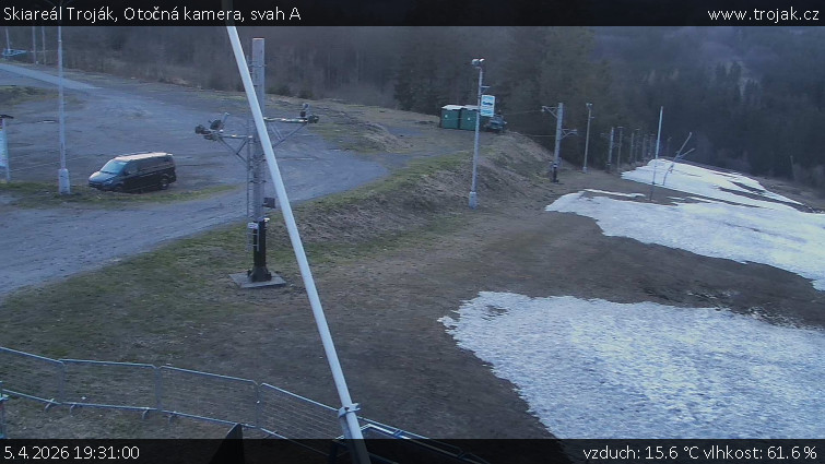 Skiareál Troják - Otočná kamera, svah A - 5.4.2026 v 19:31