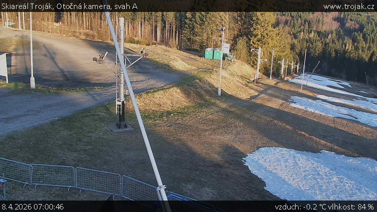 Skiareál Troják - Otočná kamera, svah A - 8.4.2026 v 07:00