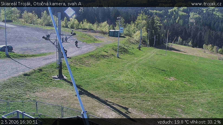Skiareál Troják - Otočná kamera, svah A - 2.5.2026 v 16:30