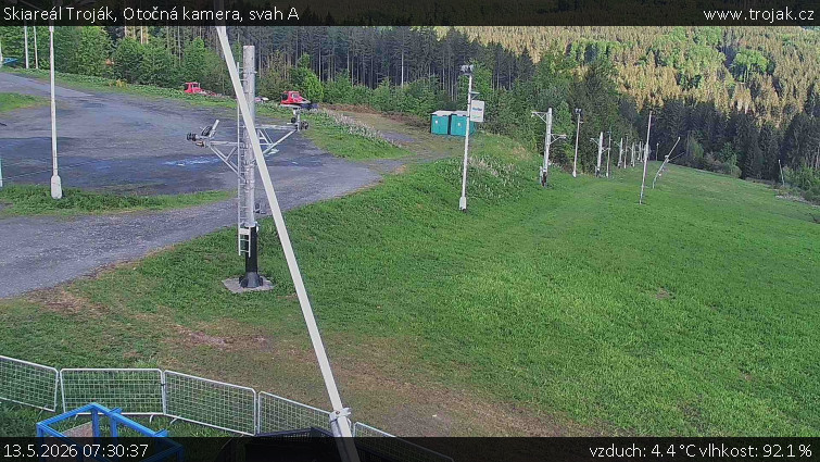 Skiareál Troják - Otočná kamera, svah A - 13.5.2026 v 07:30