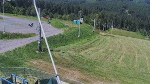 Ośrodek narciarski Troják - Obrotowa kamera, stok A - 24.6.2026 v 12:30 Ośrodek narciarski Troják - Obrotowa kamera, stok A - 24.6.2026 v 12:30
