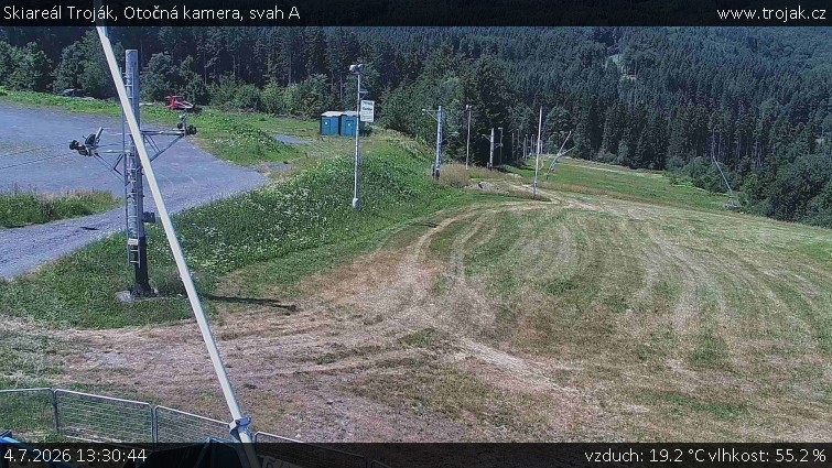 Skiareál Troják - Otočná kamera, svah A - 4.7.2026 v 13:30