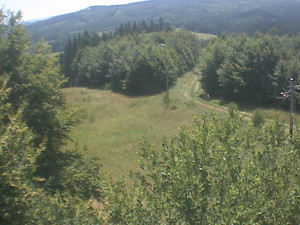 Skiareál Troják - Kamera na svahu B, pohled od chaty - 1.7.2025 v 11:49