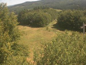 Skiareál Troják - Kamera na svahu B, pohled od chaty - 1.7.2025 v 14:49