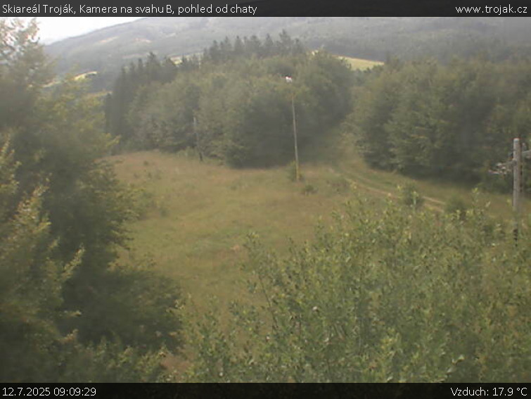 Skiareál Troják - Kamera na svahu B, pohled od chaty - 12.7.2025 v 09:09
