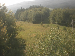 Skiareál Troják - Kamera na svahu B, pohled od chaty - 15.8.2025 v 08:49