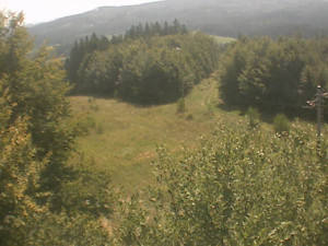 Skiareál Troják - Kamera na svahu B, pohled od chaty - 15.8.2025 v 11:49