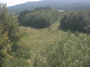 Skiareál Troják - Kamera na svahu B, pohled od chaty - 15.8.2025 v 12:49