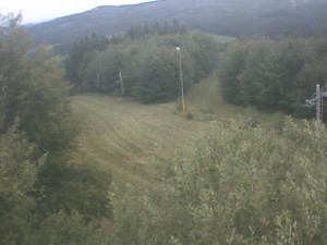 Skiareál Troják - Kamera na svahu B, pohled od chaty - 16.9.2025 v 07:49