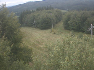 Skiareál Troják - Kamera na svahu B, pohled od chaty - 16.9.2025 v 08:49