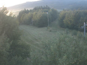 Skiareál Troják - Kamera na svahu B, pohled od chaty - 18.9.2025 v 06:50