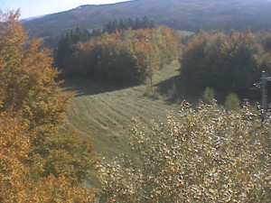 Skiareál Troják - Kamera na svahu B, pohled od chaty - 19.10.2025 v 12:50