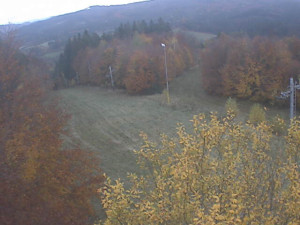 Skiareál Troják - Kamera na svahu B, pohled od chaty - 30.10.2025 v 10:15