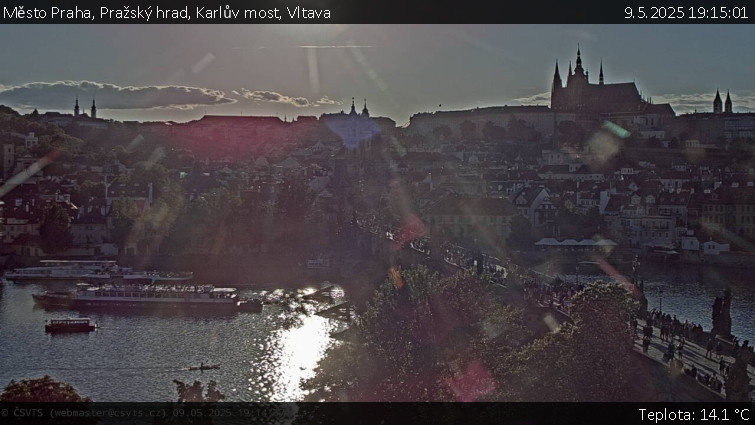 Město Praha - Pražský hrad, Karlův most, Vltava - 9.5.2025 v 19:15 Město Praha - Pražský hrad, Karlův most, Vltava - 9.5.2025 v 19:15
