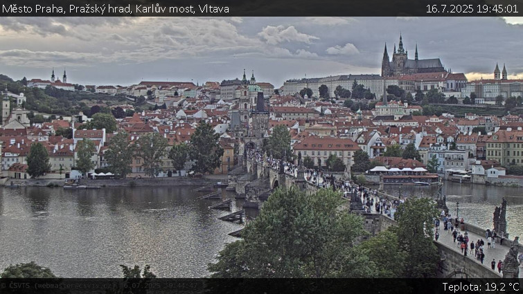Město Praha - Pražský hrad, Karlův most, Vltava - 16.7.2025 v 19:45 Město Praha - Pražský hrad, Karlův most, Vltava - 16.7.2025 v 19:45