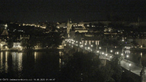 Město Praha - Pražský hrad, Karlův most, Vltava - 19.8.2025 v 01:45