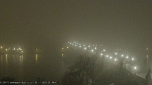 Město Praha - Pražský hrad, Karlův most, Vltava - 5.11.2025 v 05:45 Město Praha - Pražský hrad, Karlův most, Vltava - 5.11.2025 v 05:45