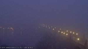 Město Praha - Pražský hrad, Karlův most, Vltava - 5.11.2025 v 06:30 Město Praha - Pražský hrad, Karlův most, Vltava - 5.11.2025 v 06:30